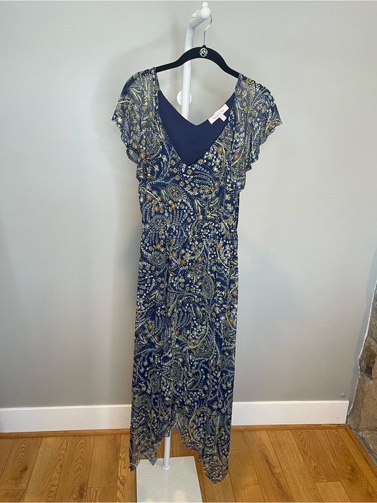 Harlow & Rose Dresses & Skirts - Harlow & Rose Navy Paisley Midi Dress with V-Neck and Flutter Sleeves - Medium